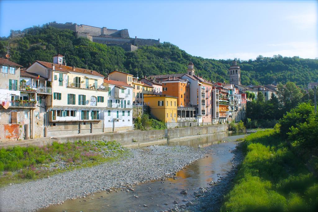 Albergo Al Castello Гави Екстериор снимка